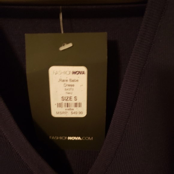 Dress - Picture 4 of 7